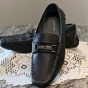 Men’s Calvin Klein Magnus shoes size 11.5 pre-owned. Very good condition.